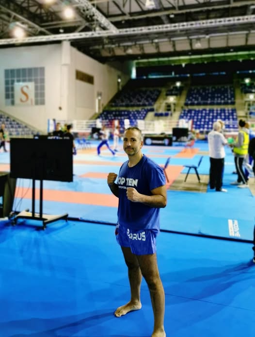 M° Massimo Persia in tenuta da Kick Boxing durante una competizione